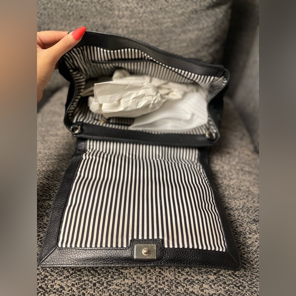 EUC Kate ♠️ SOLD IN MB! - Picture 4 of 7